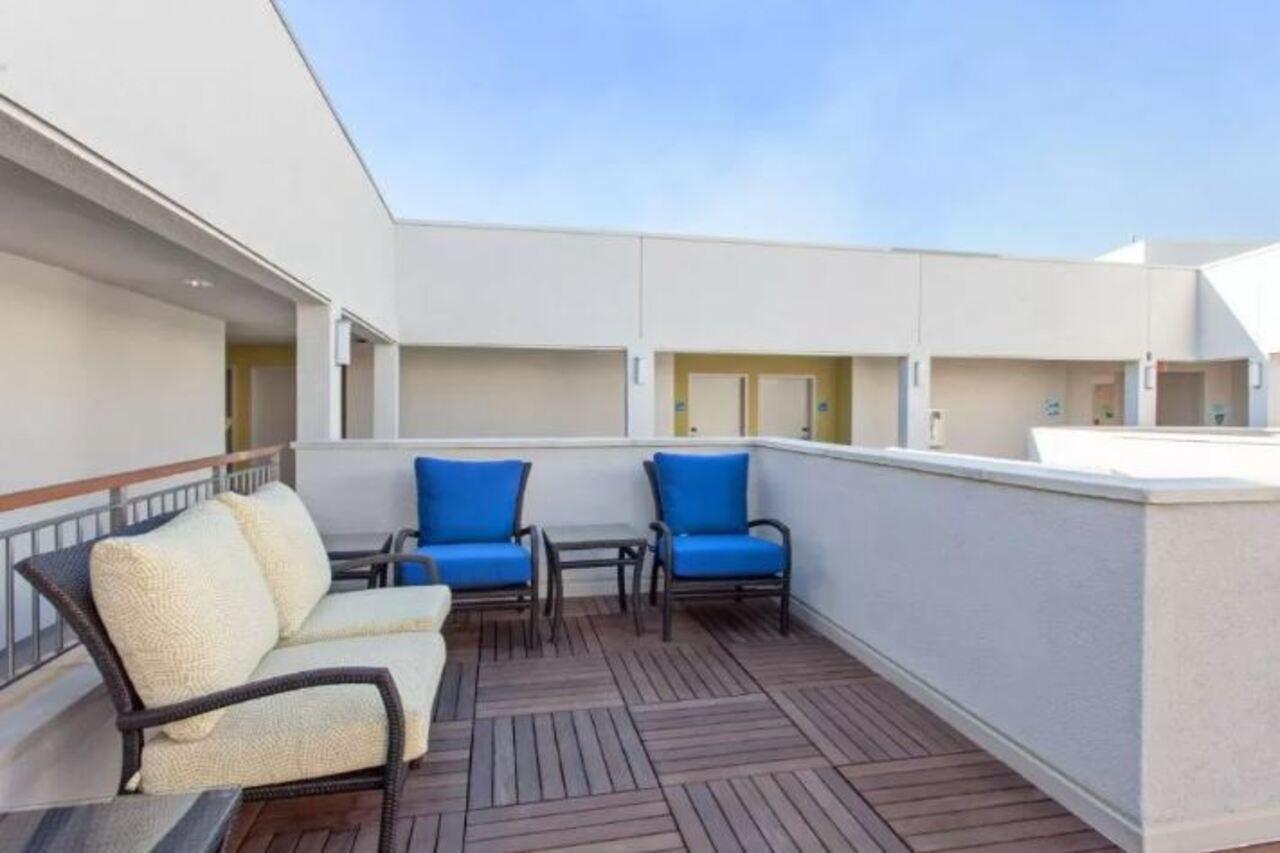 Holiday Inn Express West Los Angeles By Ihg Εξωτερικό φωτογραφία